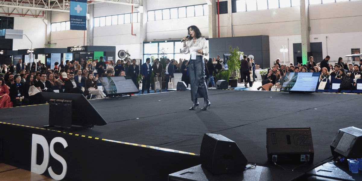 “A medicina que a gente escolheu já não existe mais”, afirma a Dra. Rúbia Martins, no DocSoul 2025